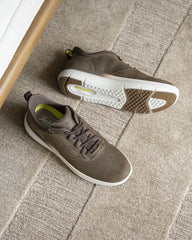 Florsheim Fleet Perf Toe Elastic Lace Sneaker in Brown