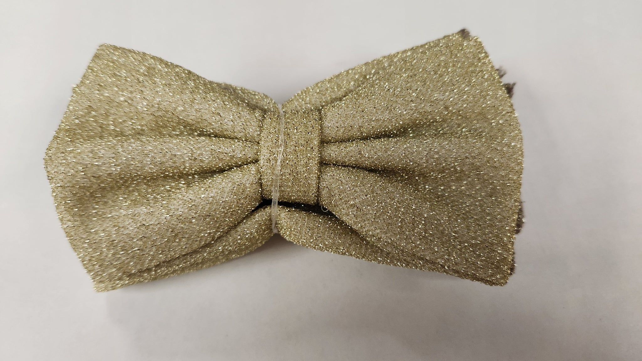 Bow Tie Paisley In Gold Lame'